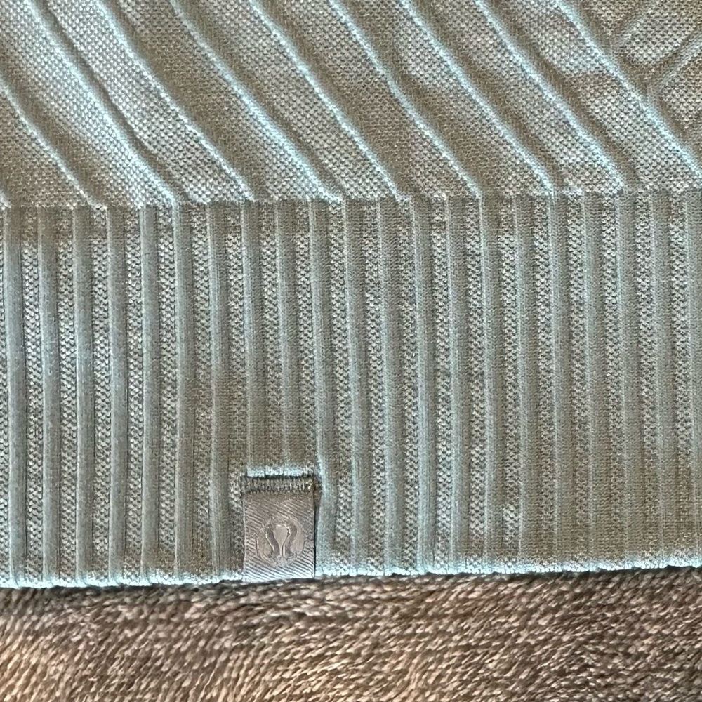 Lululemon Rest Less Pullover Size 2 - Picture 5 of 5